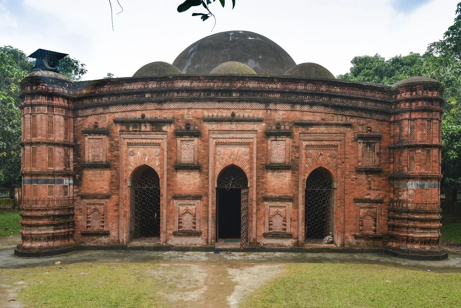 খনিয়াদিঘি মসজিদ