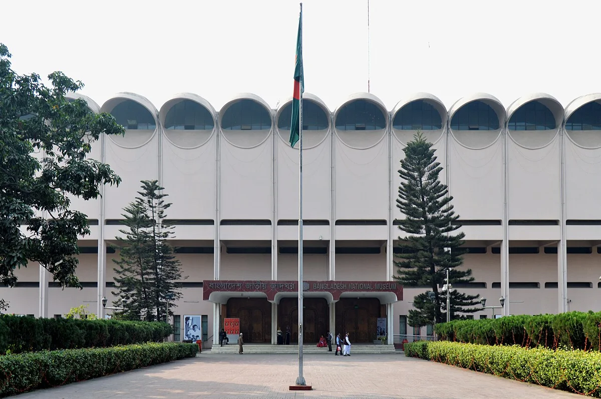 Plan a museum day in Dhaka